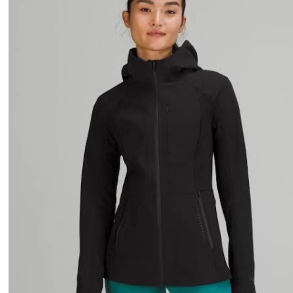 New with tags, cross chill jacket in black